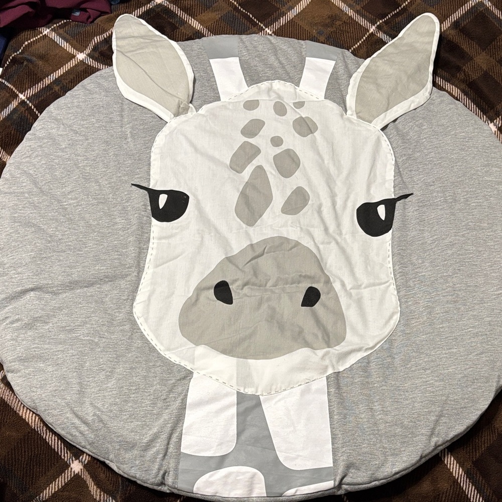 Gray Giraffe Play Mat